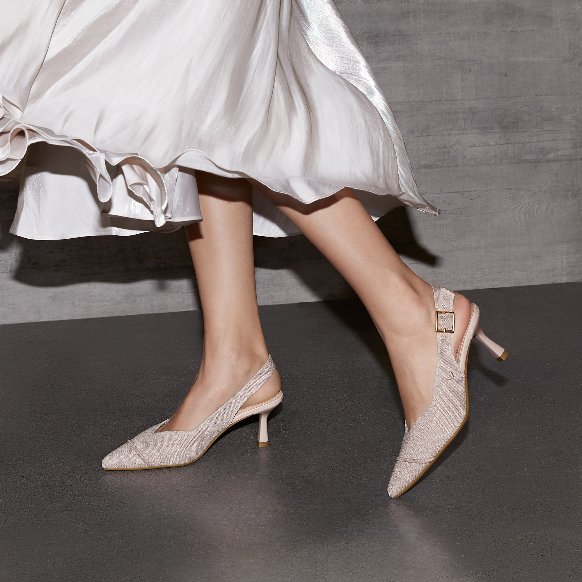 vivian　2点 Pointed-Toe Slingback Sandals (Addison), MAUVE, EU38.5 | VIVAIA