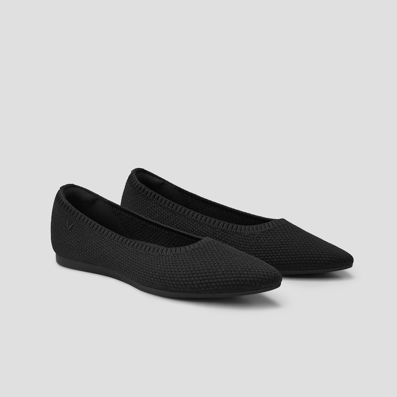 Aria 5° Freely Pointed-Toe Water-Repellent Flats in Black | VIVAIA