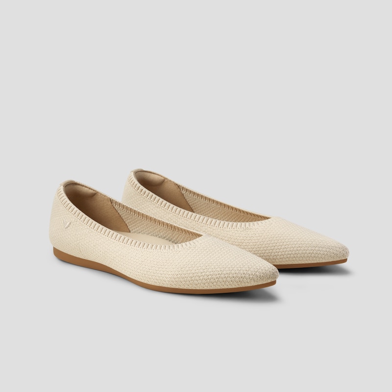 Aria 5° Freely Pointed-Toe Ballet Water-Repellent Flats in Cream Ivory | VIVAIA