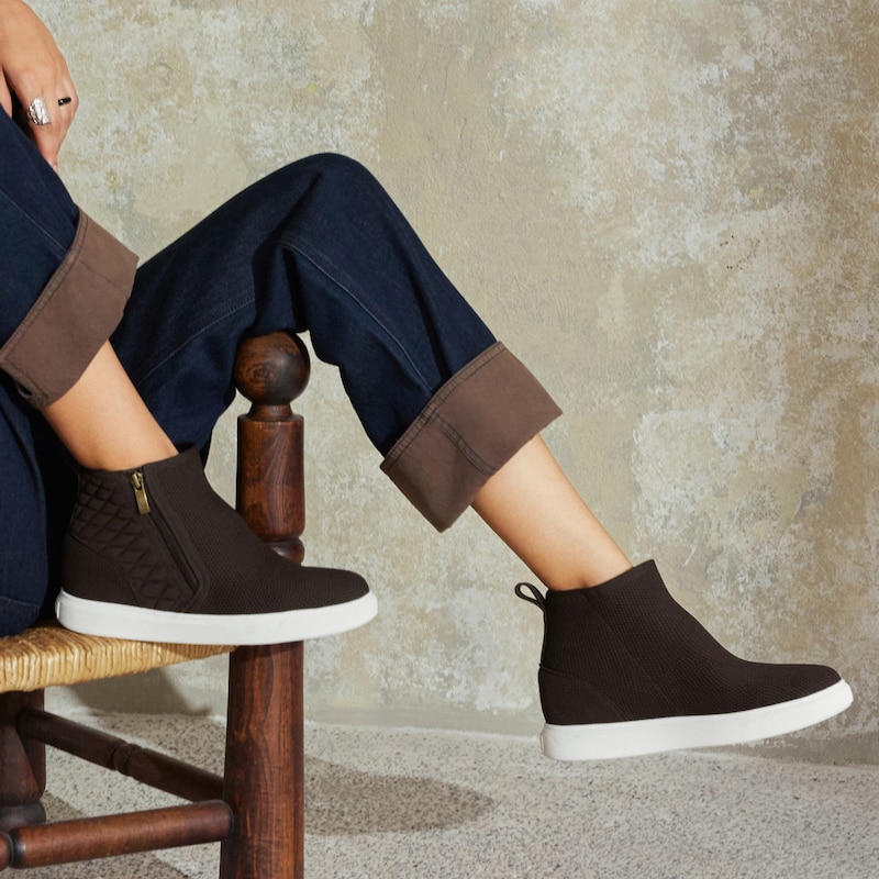 Round-Toe Hidden Wedge Sneakers (Casey), DARK CHOCOLATE, EU35 | VIVAIA
