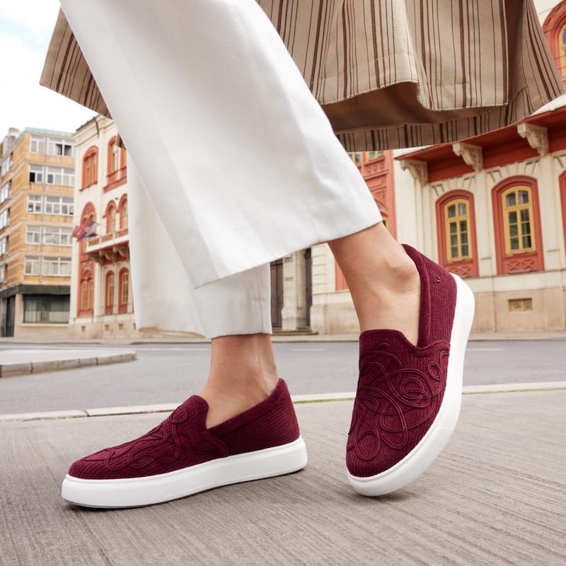 Classic Slip-On Unisex Sneakers (V-Tune), BURGUNDY VELVET, EU39 | VIVAIA