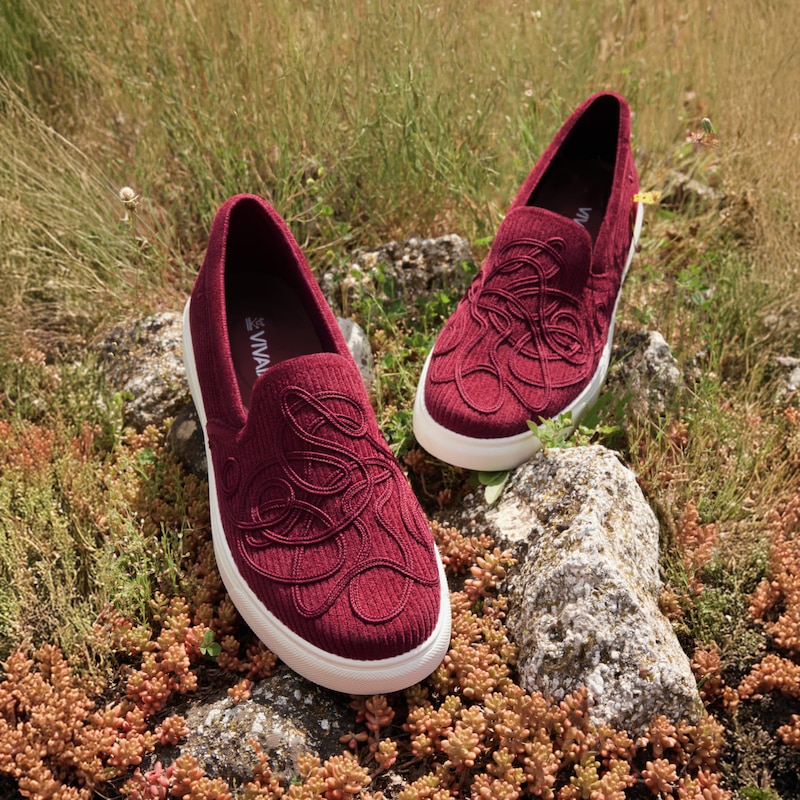 Classic Slip-On Unisex Sneakers (V-Tune), BURGUNDY VELVET, EU39 | VIVAIA
