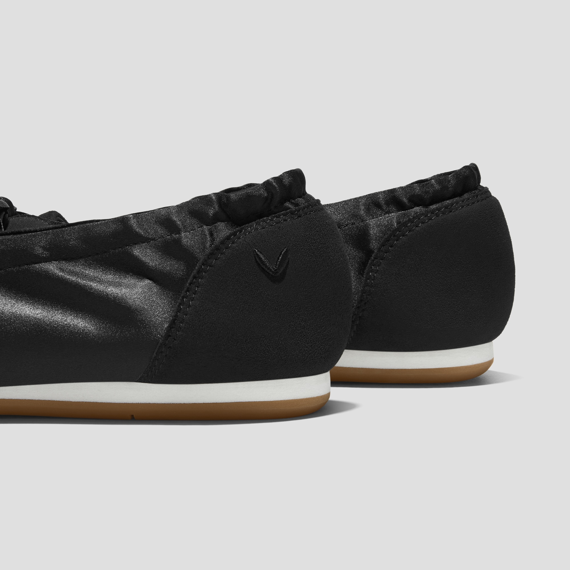 VIVAIA ブラック バレエシューズ 24cm Round-Toe Satin Sneakerina (Yanka), Black | VIVAIA