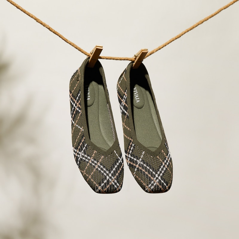 Square-Toe V-Cut Flats (Margot 2.0), DARK OLIVE LINED PLAID, EU35 | VIVAIA