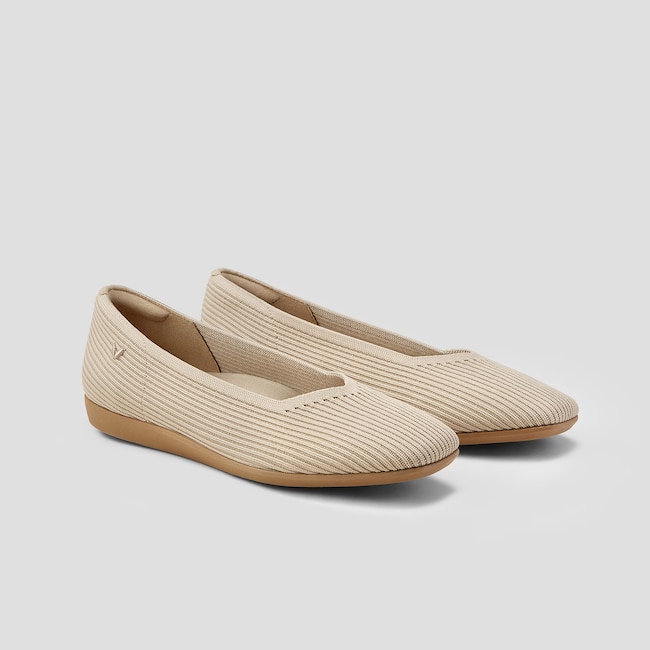 Lightweight Square-Toe V-Cut Flats (Margot Walker)