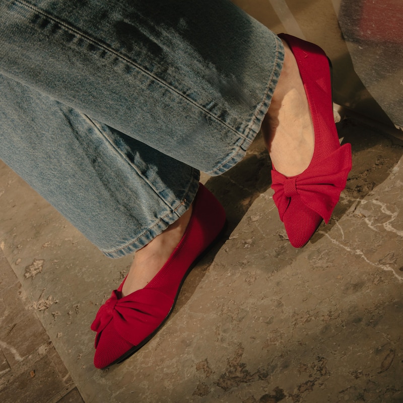 Pointed-Toe Bow Flats (Azura), RUBY  RED, EU39 | VIVAIA