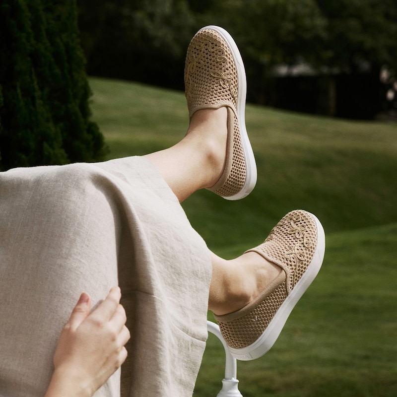 Classic Slip-On Unisex Sneakers (V-Tune), NUDE PEACH MESH, EU35 | VIVAIA