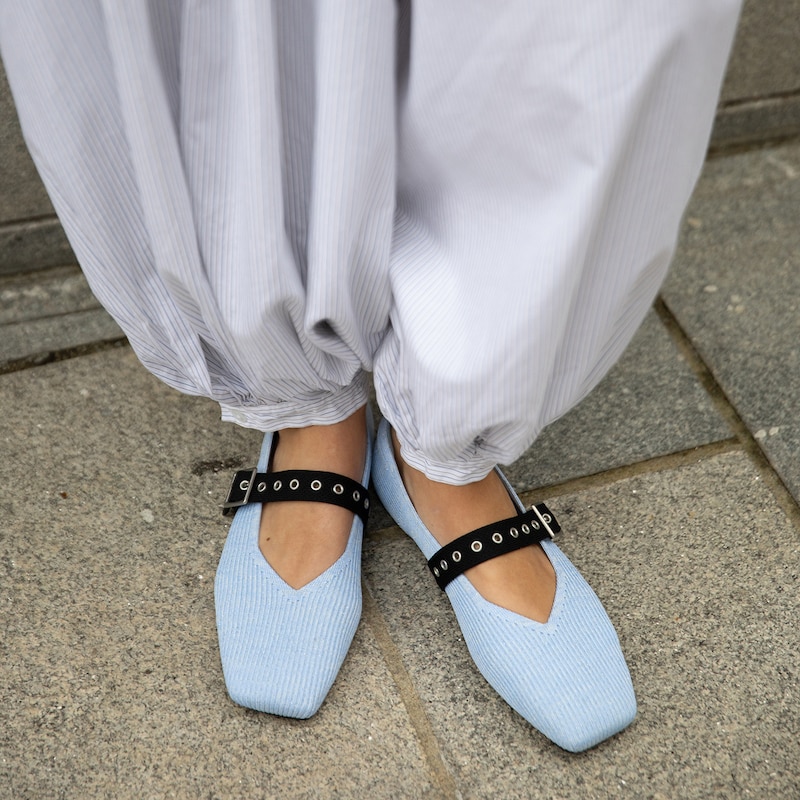 Square-Toe Margot™ Mary Jane (Myriel), BABY BLUE METALLIC/BLACK, EU38 | VIVAIA