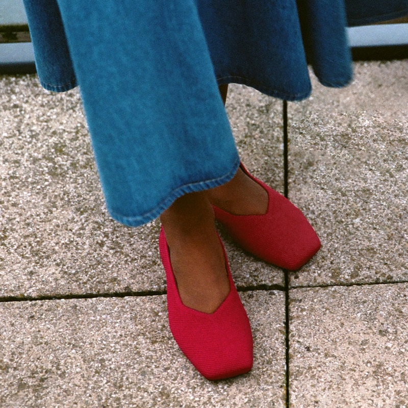 Square-Toe Margot™ V-Cut Flats (Margot™ 3.0), RUBY  RED, EU39 | VIVAIA