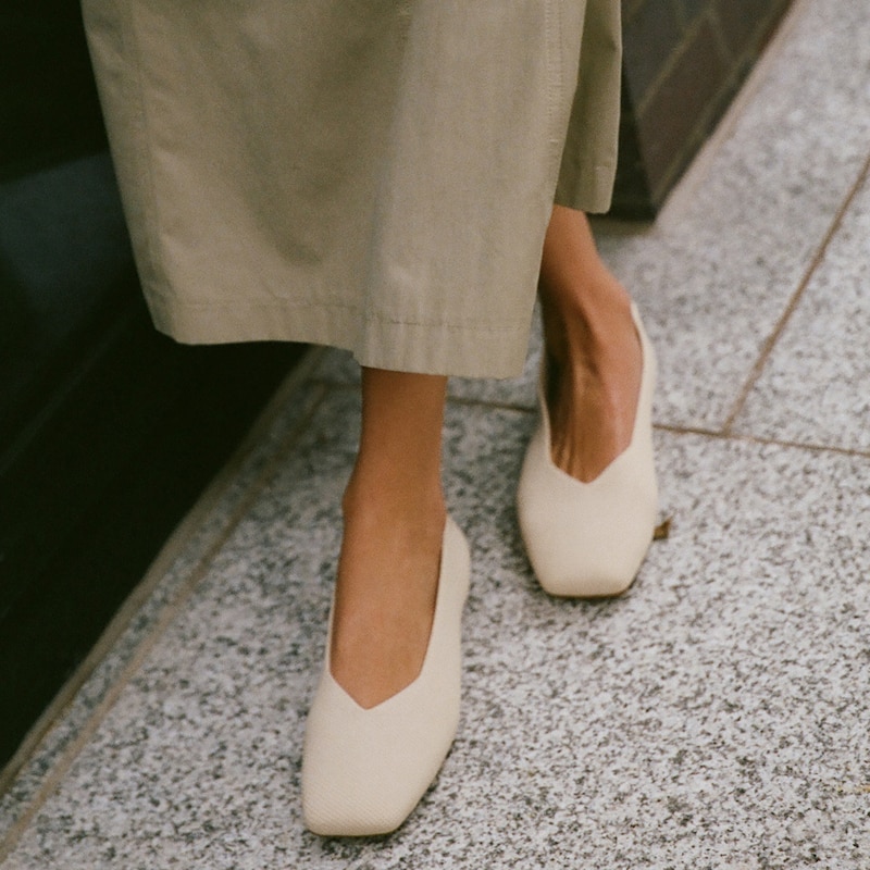 Square-Toe Margot™ V-Cut Flats (Margot™ 3.0), CREAM IVORY, EU38 | VIVAIA