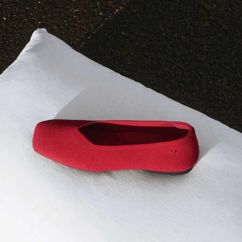Square-Toe Margot™ V-Cut Flats (Margot™ 3.0), RUBY  RED, EU39 | VIVAIA