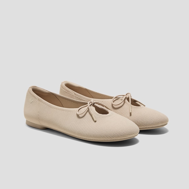 Round-Toe Lace-up Flats (Camora)