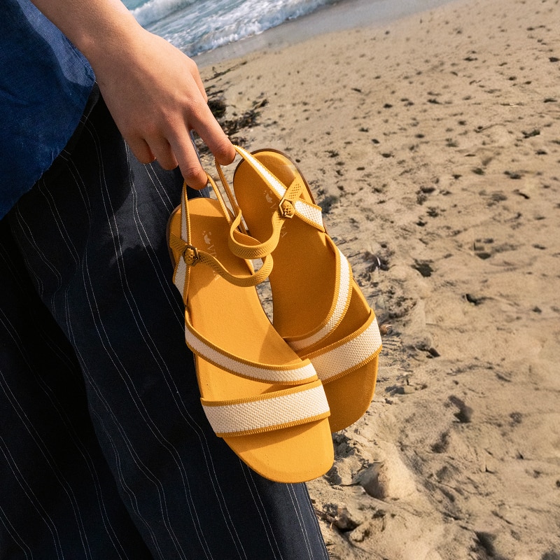 AdaptAll™ Flat Sandals (Demi), PALE IVORY & BLONDE WAVE, EU35 | VIVAIA