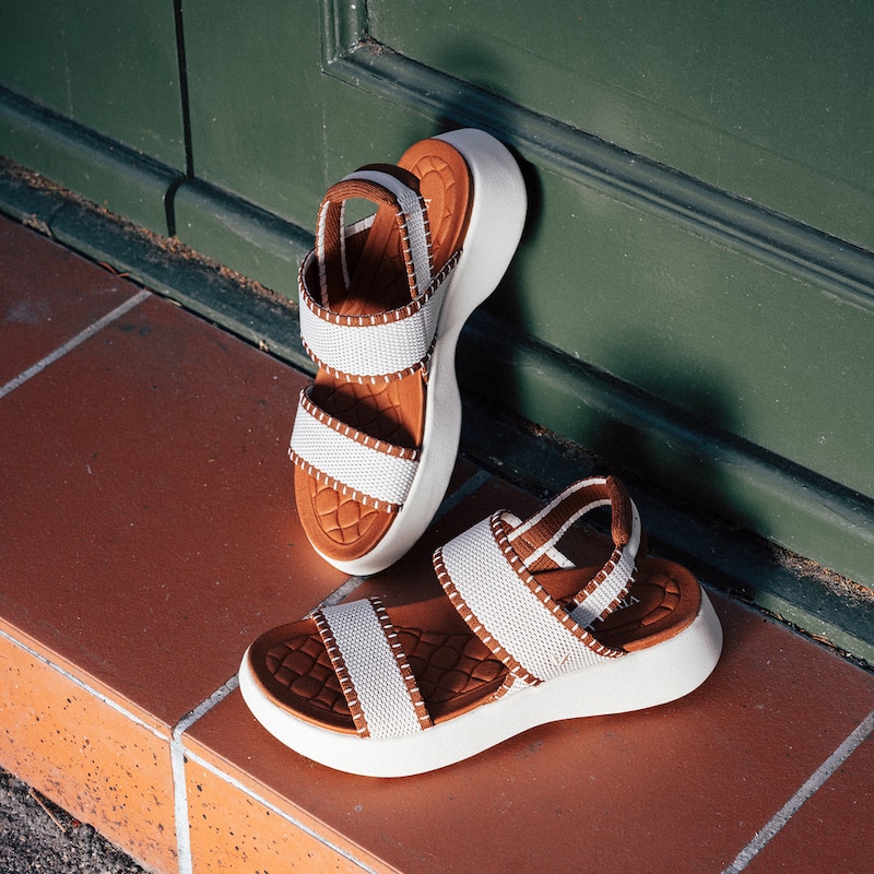 Square-Toe Walker Sandals (Kamber), CREAM IVORY & DARK CARAMEL, EU35 | VIVAIA
