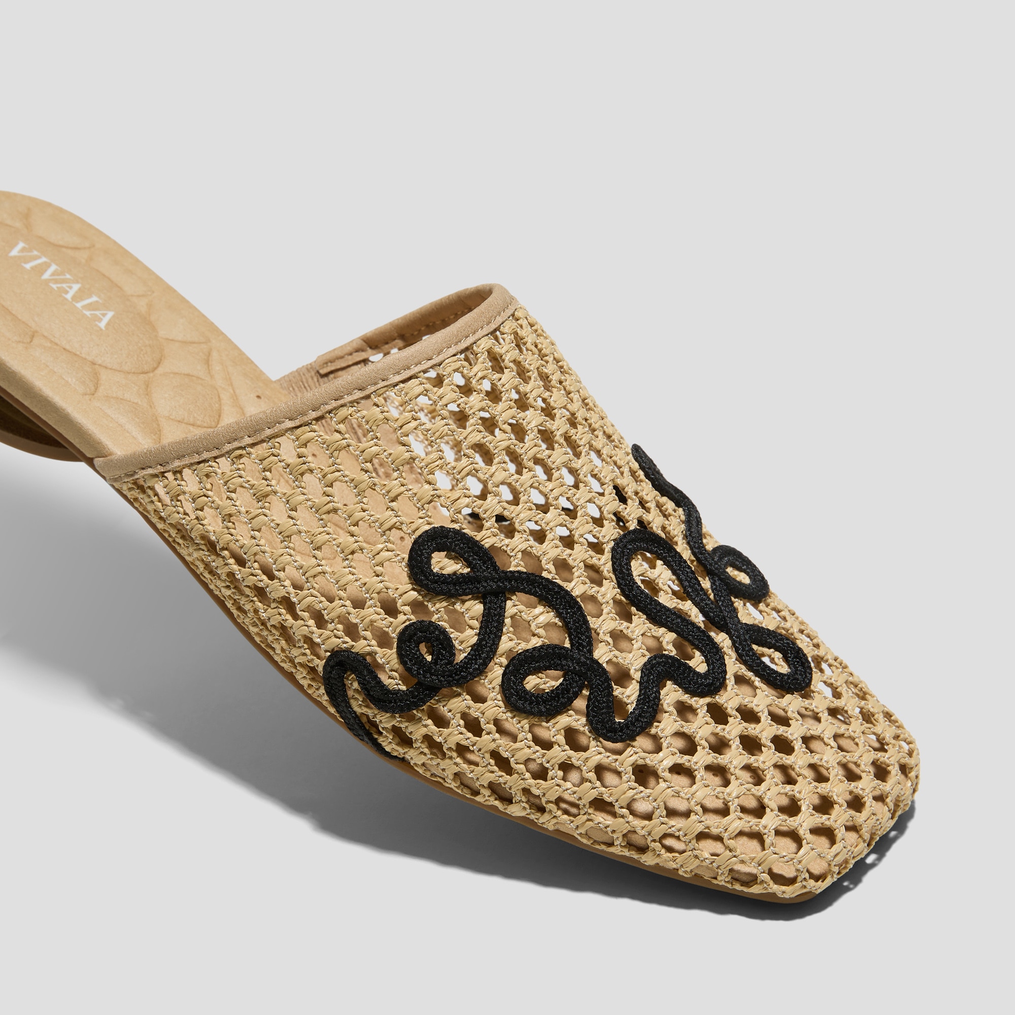 Square-Toe Mesh Sandals (Maura), Natural - Black, EU35 | VIVAIA