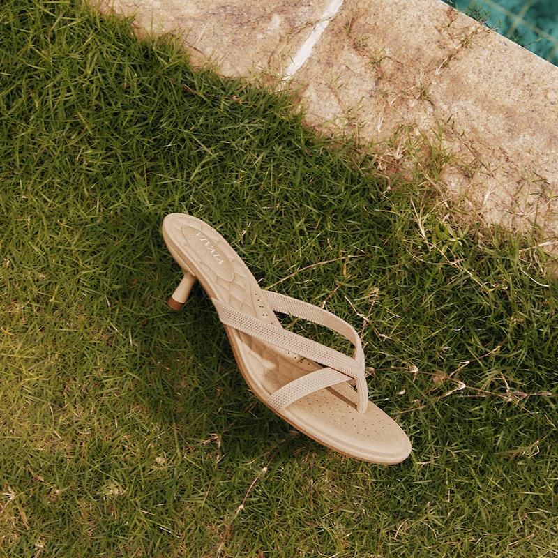 Round-Toe Kitten-Heel Sandals (Emeline), ALMOND, EU35 | VIVAIA
