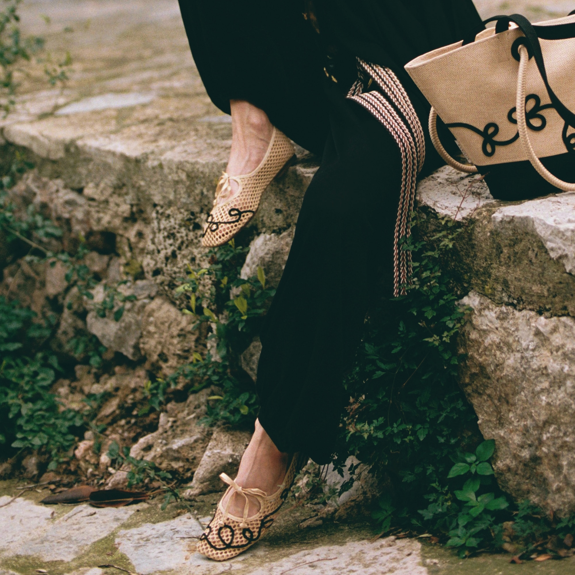 VIVAIA バレエシューズ ベージュ/ブラック Margot Square-Toe Mesh Flats (Makayla), NATURAL - BLACK, EU35 | VIVAIA
