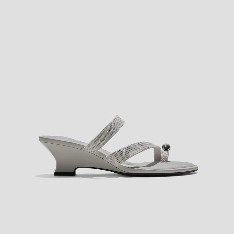 Round-Toe Toe Ring Sandals (Eden), OFF GREY, EU35 | VIVAIA