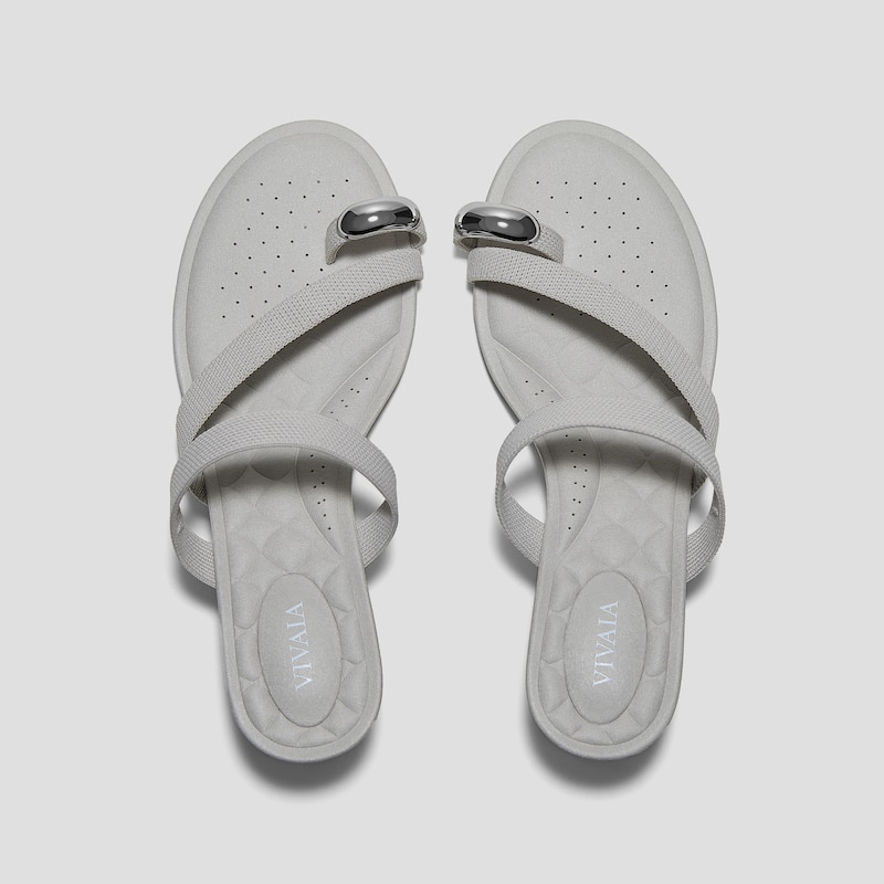 Round-Toe Toe Ring Sandals (Eden), OFF GREY, EU35 | VIVAIA