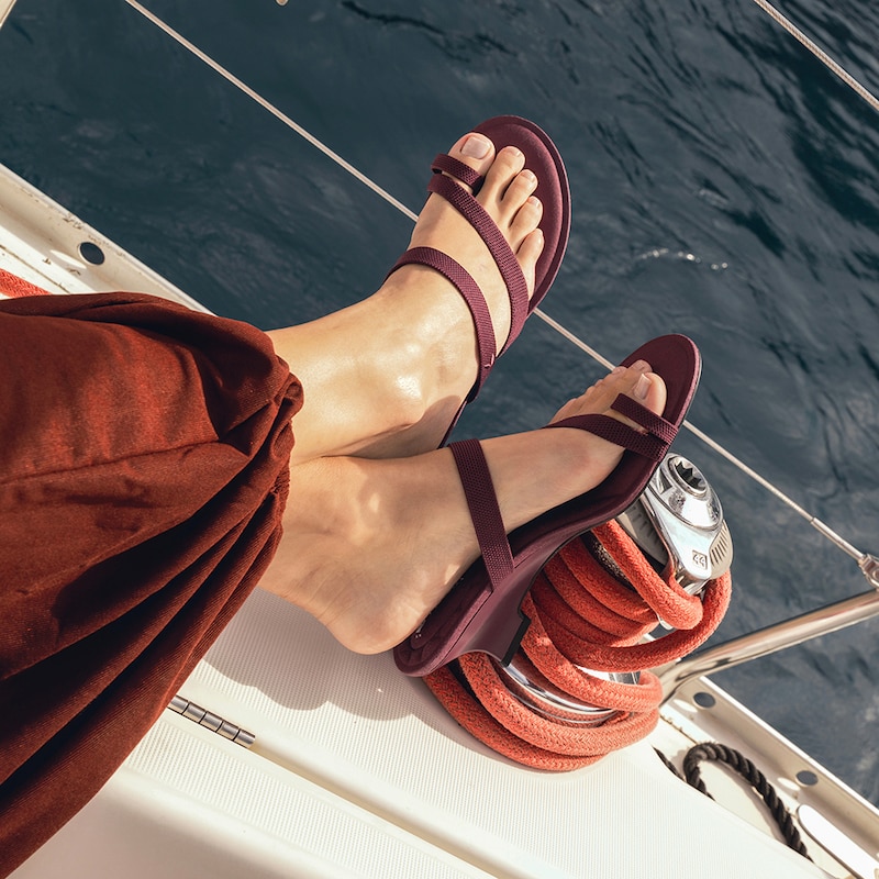 Round-Toe Toe Ring Sandals (Eden), PLUM, EU39 | VIVAIA