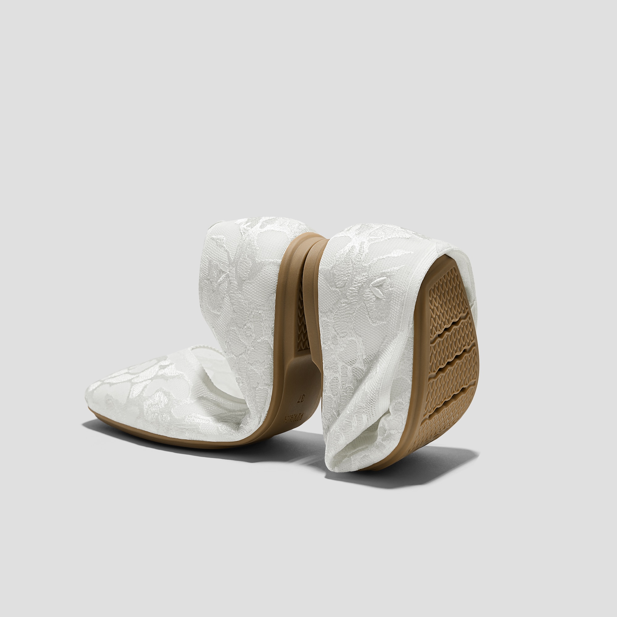 Square-Toe V-Cut Flats (Margot 3.0), WHITE LACE embroidery, EU35
