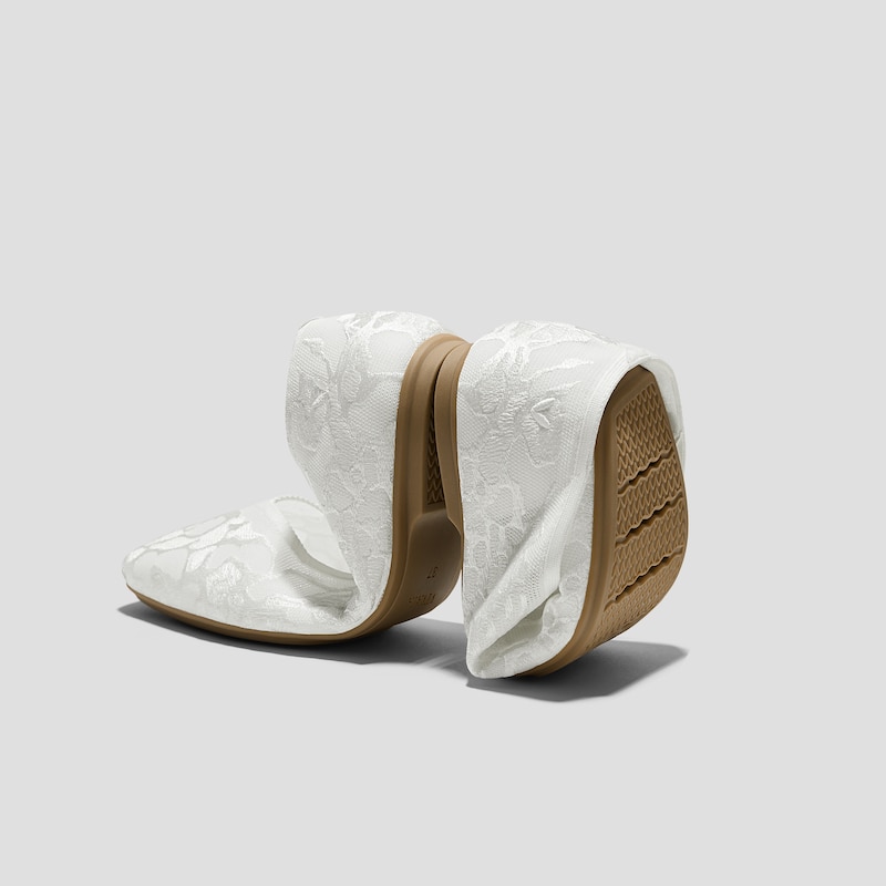 Square-Toe V-Cut Flats (Margot 3.0), WHITE LACE embroidery, EU39 | VIVAIA