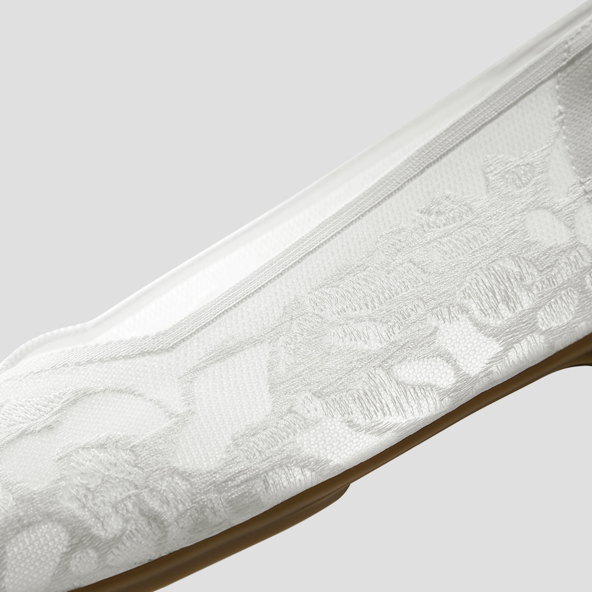 Square-Toe V-Cut Flats (Margot 3.0), WHITE LACE embroidery, EU35