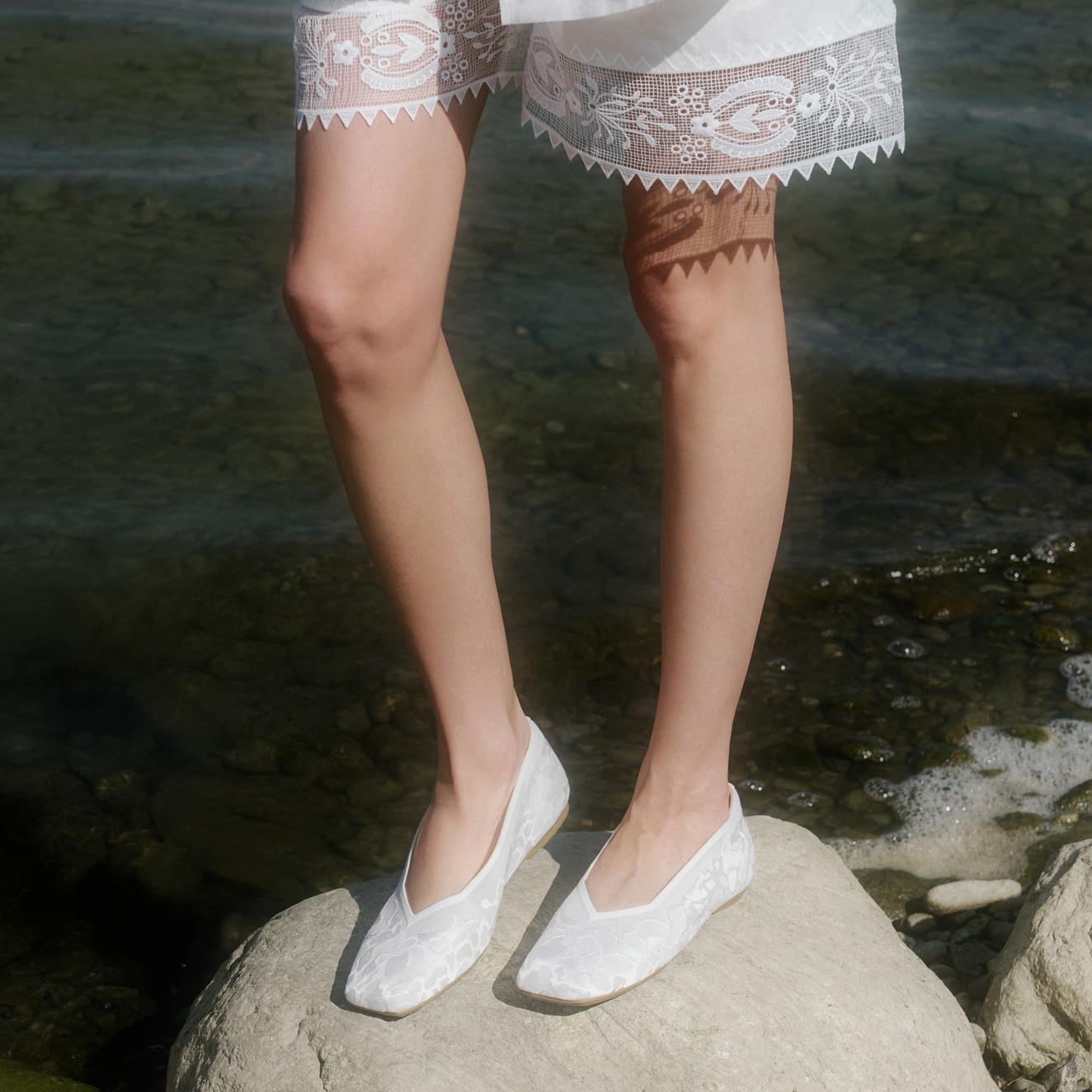 Square-Toe V-Cut Flats (Margot 3.0), WHITE LACE embroidery, EU35