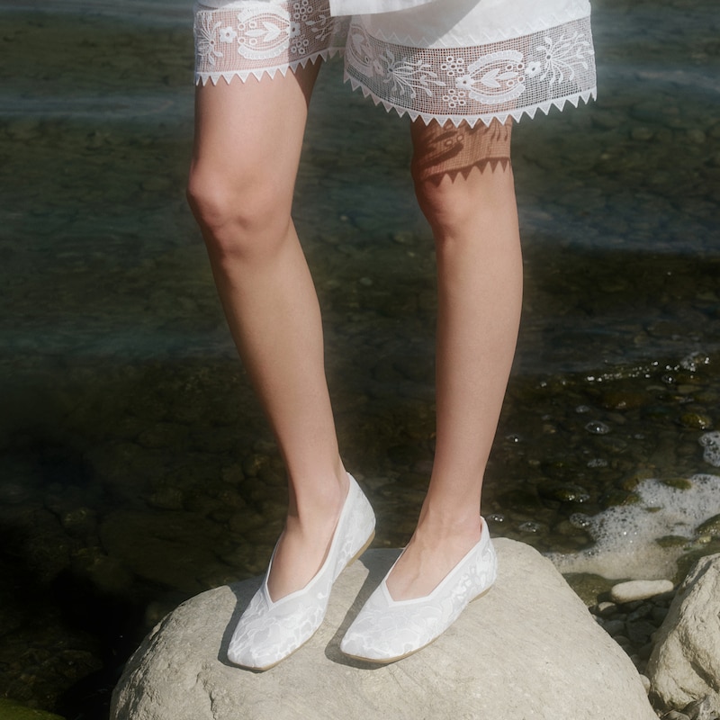 Square-Toe V-Cut Flats (Margot 3.0), WHITE LACE embroidery, EU39 | VIVAIA