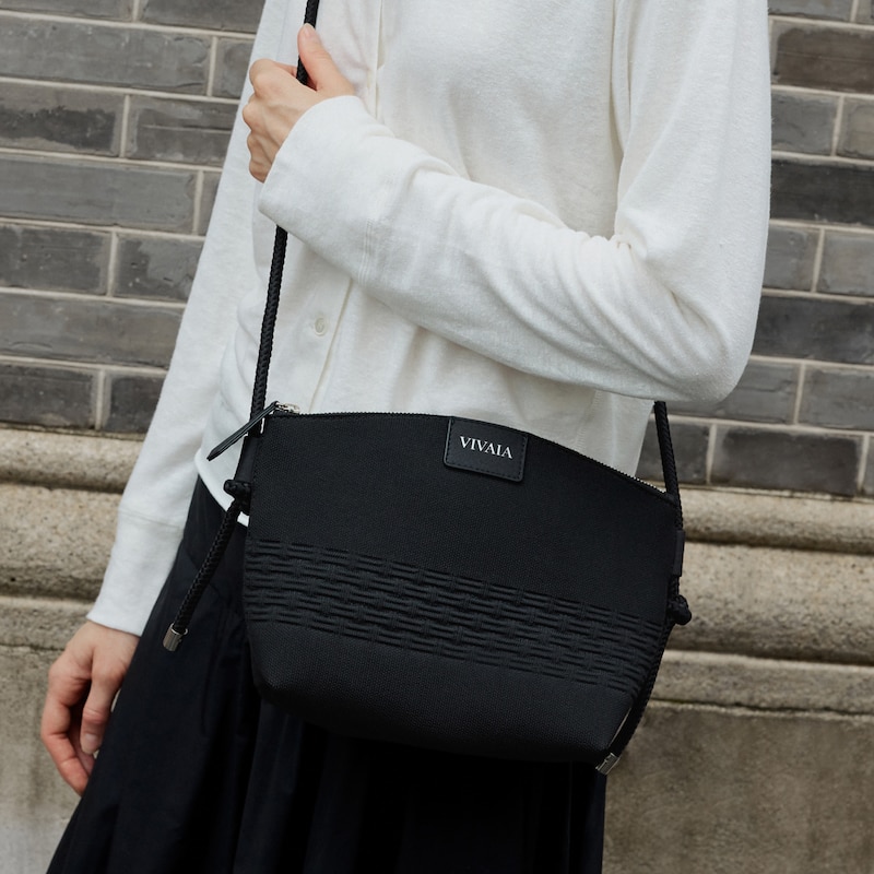 Adjustable Travel Crossbody Bag (Caelion), Black, one-size | VIVAIA