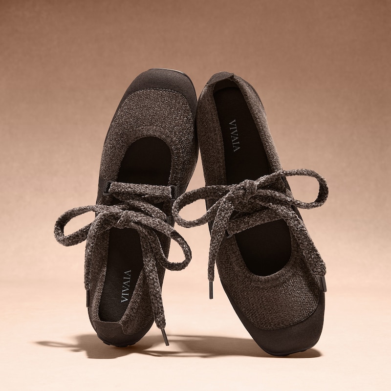 Plush Shoelace (Aela), DARK CHOCOLATE, one-size | VIVAIA