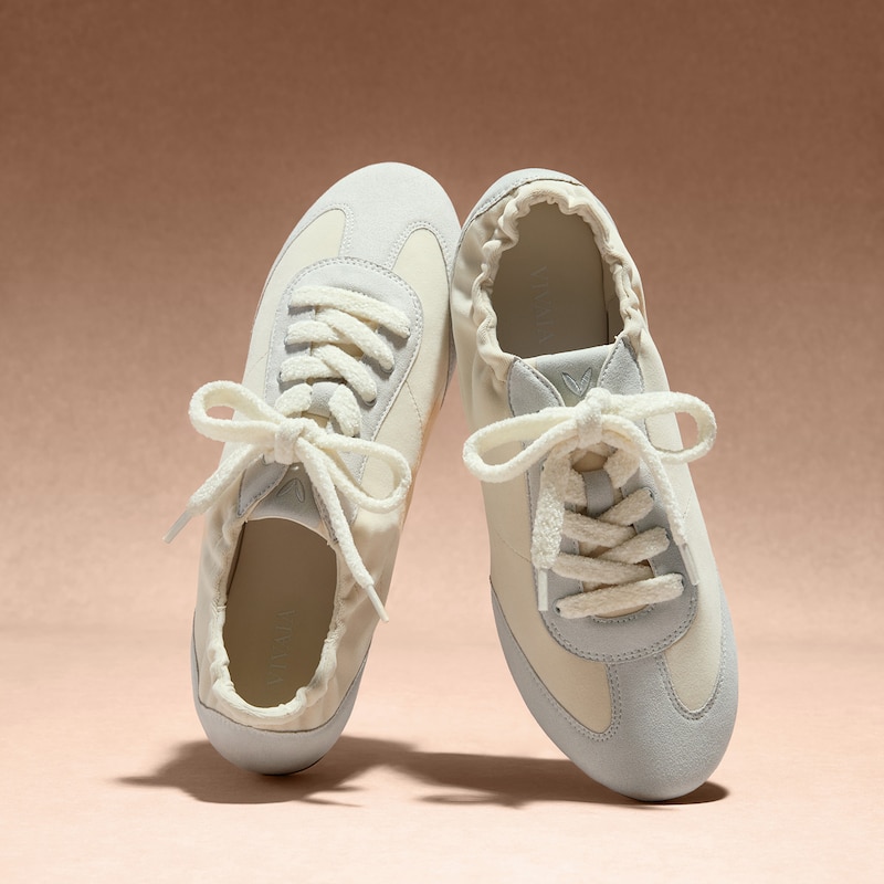 Plush Shoelace (Aela), CREAM, one-size | VIVAIA