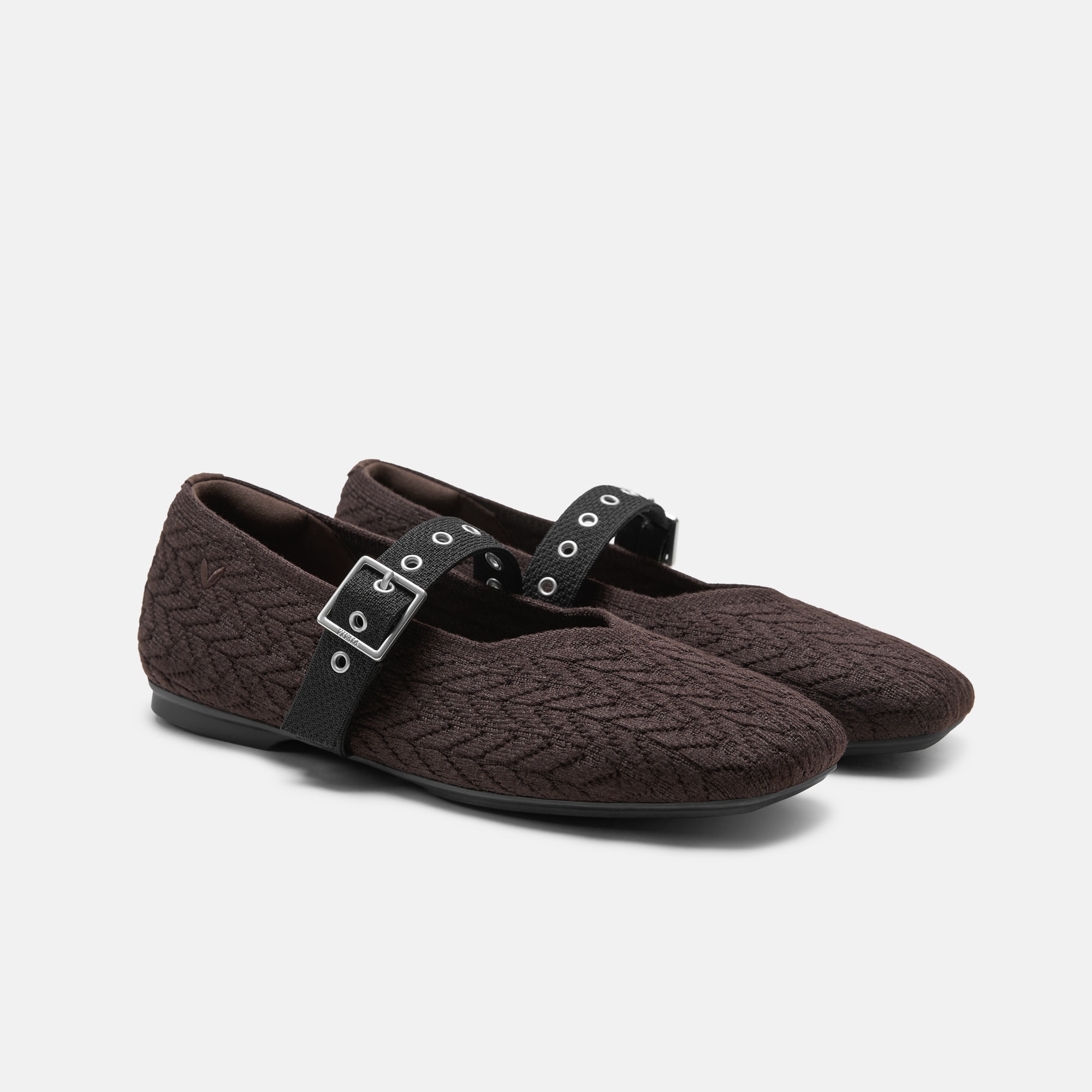 Newin - Sustainable Shoes & Bags | VIVAIA