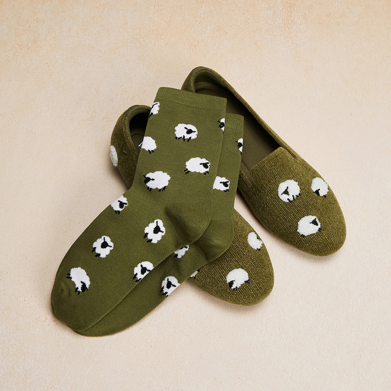 1 Pair Animal Jacquard Crew Socks (Aubrey), OLIVE DRAB - BLACKNOSE SHEEP, one-size | VIVAIA