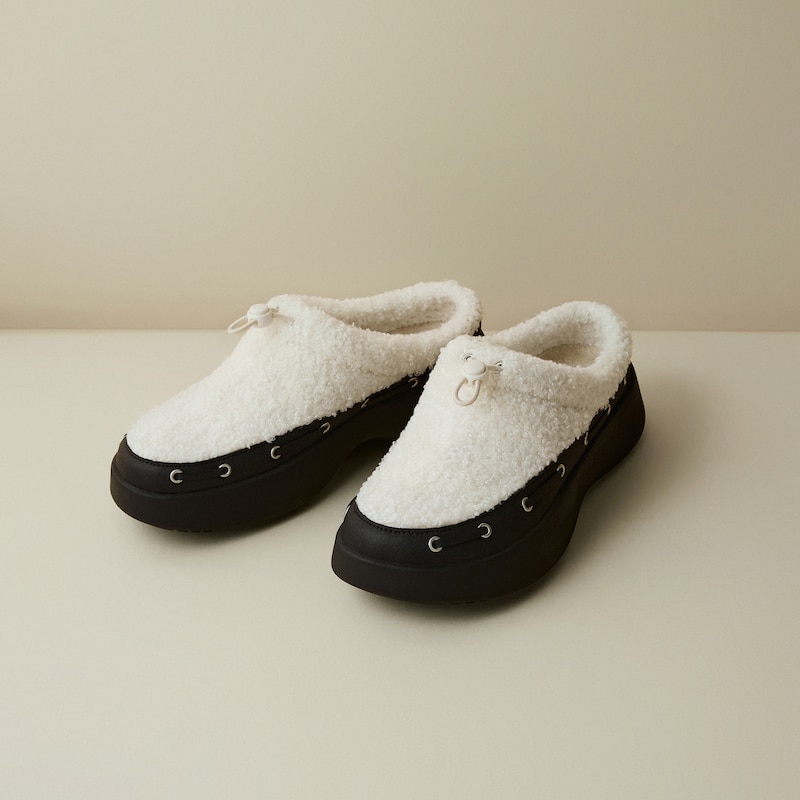 Round-Toe Fuzzy Platform Mules (Tobi), CREAM & BLACK, EU39 | VIVAIA