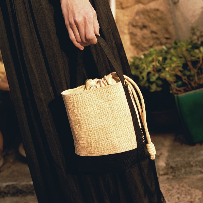 The Bucket Tote (Farreh), Nude Peach - BLACK, one-size | VIVAIA