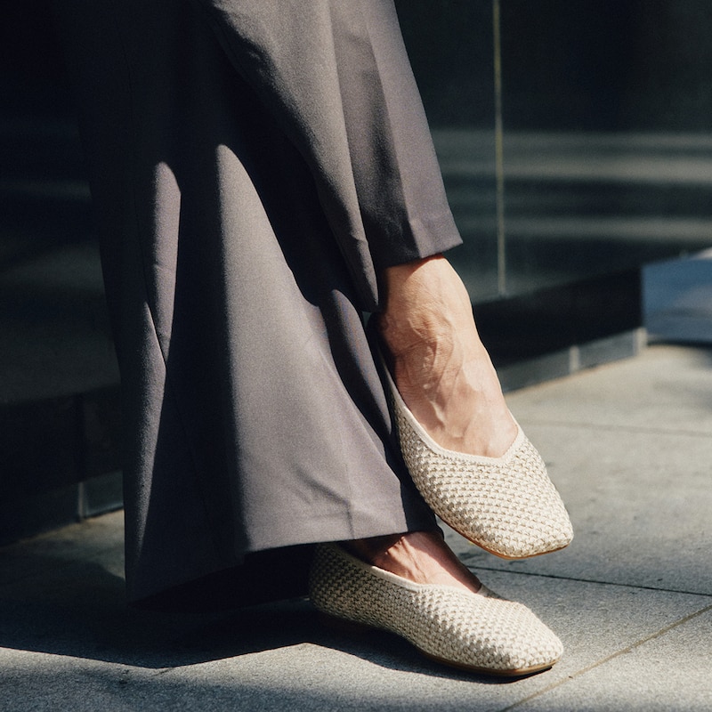 Square-Toe Margot V-Cut Flats (Margot 3.0), DOESKIN  OLIVE, EU38 | VIVAIA