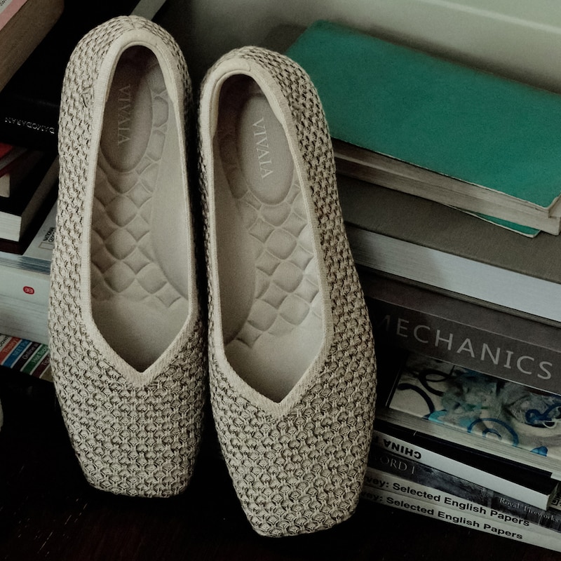 Square-Toe Margot V-Cut Flats (Margot 3.0), DOESKIN  OLIVE, EU38 | VIVAIA