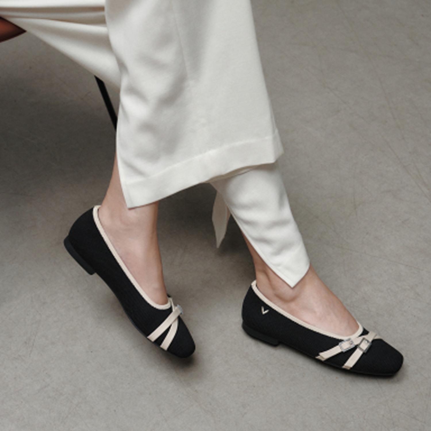 Square-Toe Margot Crisscross Flats (Marah), BLACK & IVORY, EU35