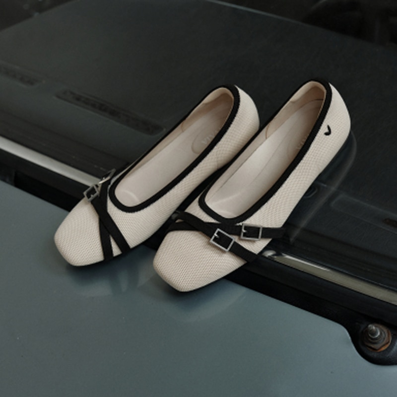 Square-Toe Margot Crisscross Flats (Marah), PALE APRICOT & BLACK, EU37 | VIVAIA