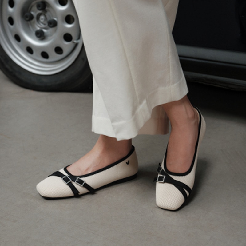Square-Toe Margot Crisscross Flats (Marah), PALE APRICOT & BLACK, EU37 | VIVAIA