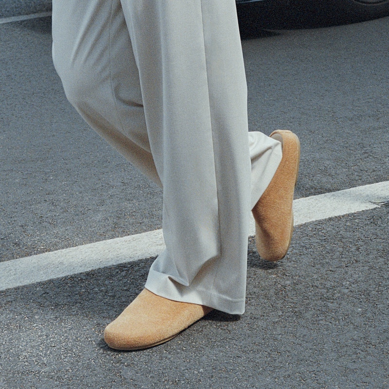 Round-Toe Clog Mules (Buna), Dark Ginger Yellow Velvet, EU38 | VIVAIA