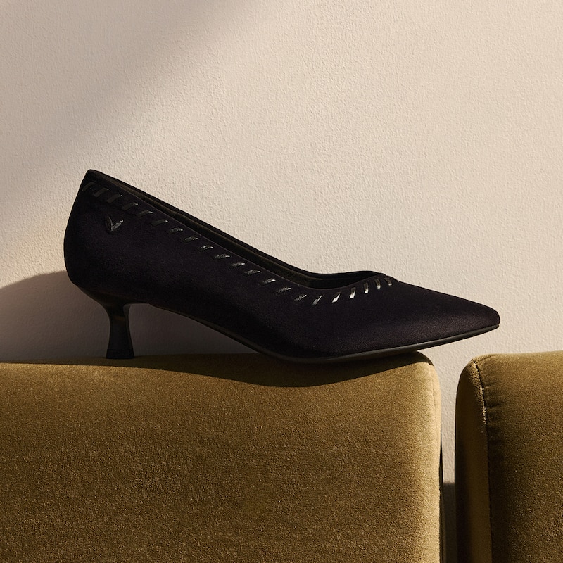 Velvet Whipstitched Kitten Heels (Scarlett), Black, EU37.5 | VIVAIA