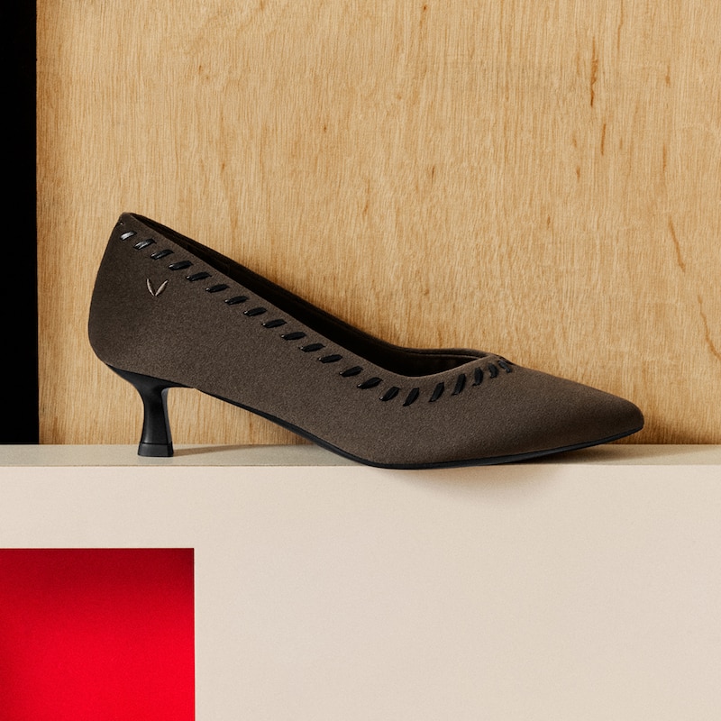 Velvet Whipstitched Kitten Heels (Scarlett), Amber Brown & Black, EU39 | VIVAIA