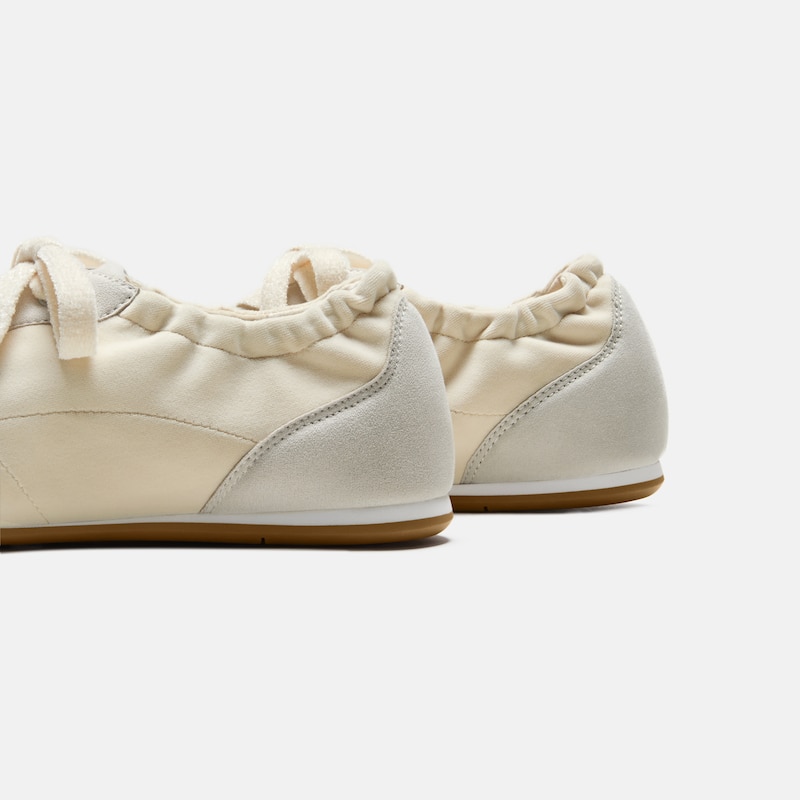 Round-Toe Jogger Sneakerina (Yancy), Cream & Light Grey, EU39 | VIVAIA