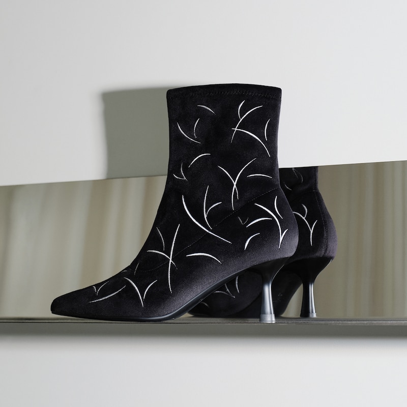 Pointed-Toe Velvet Ankle Heel Boots (Errai), Black Embroidery, EU36.5 | VIVAIA