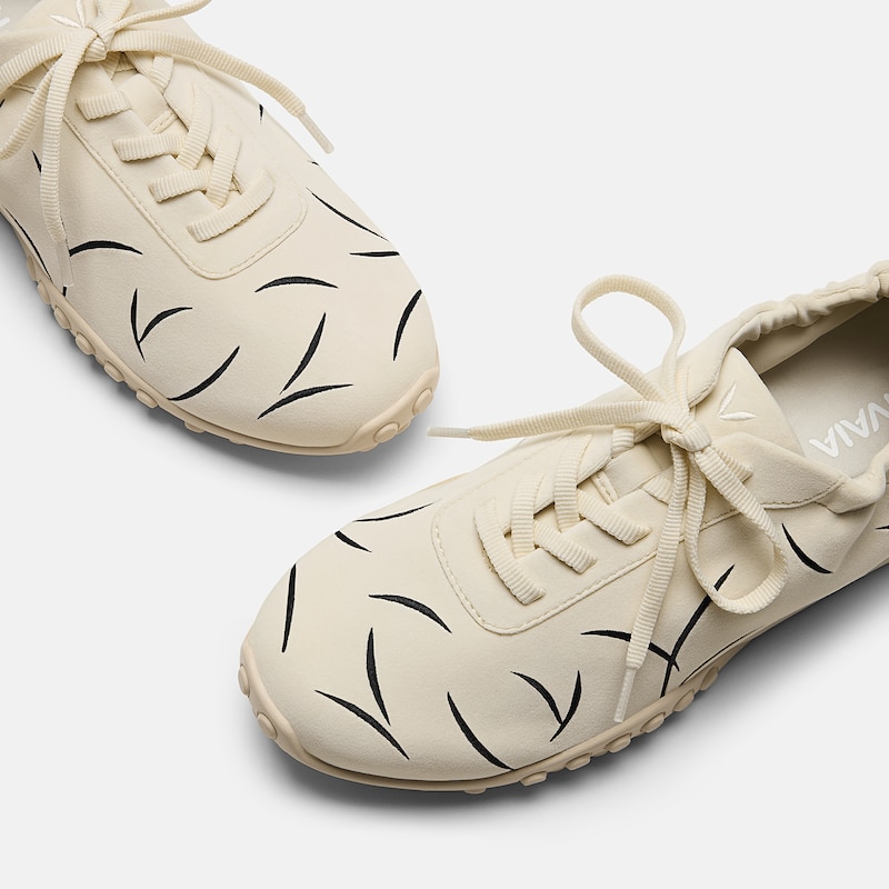 Velvet Casual Sneakers (Laban), Cream Embroidery, EU38 | VIVAIA