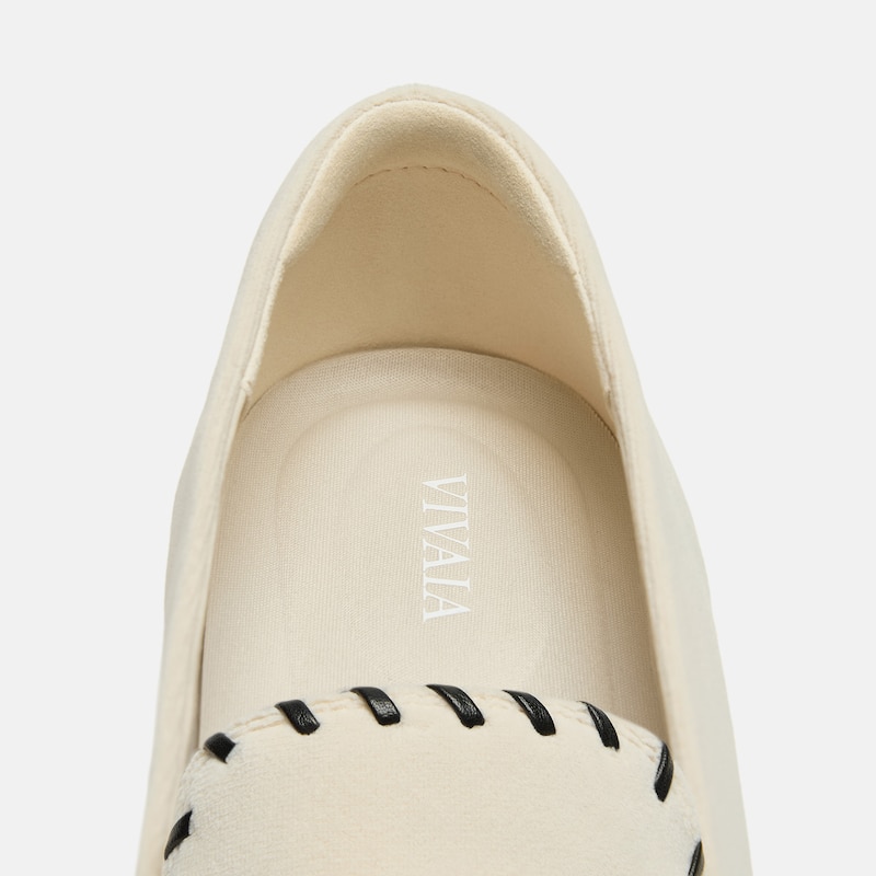 Velvet Whipstitched Loafers (Siena), Cream & Black, EU35 | VIVAIA