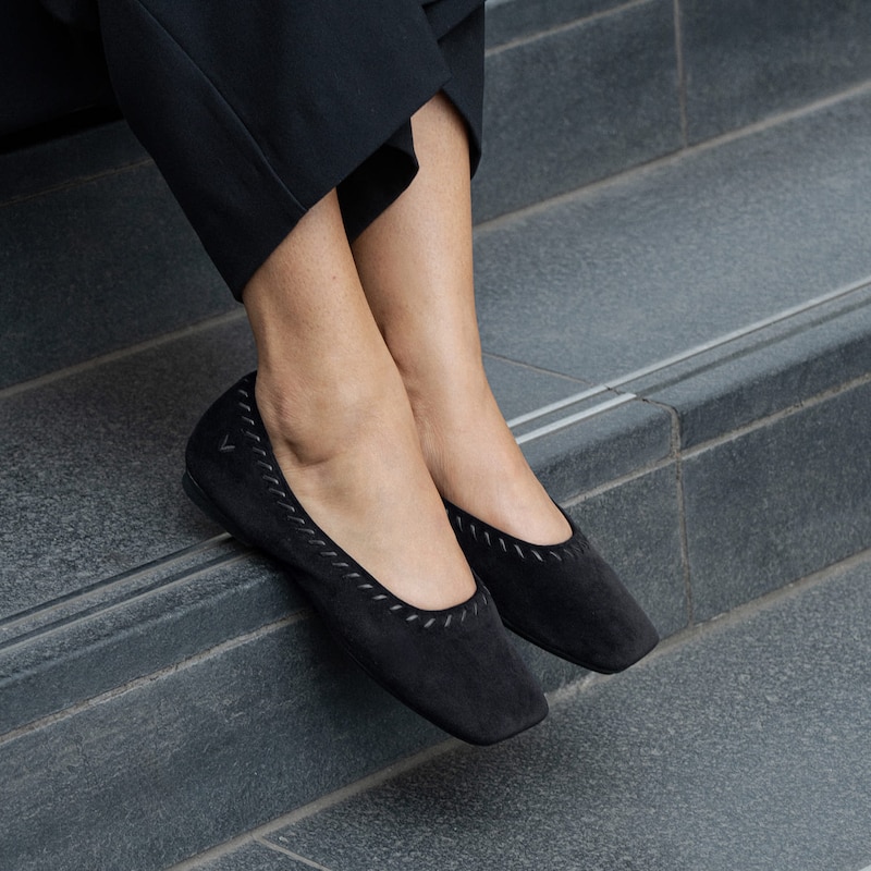 Velvet Whipstitched Flats (Mirit), Black, EU35 | VIVAIA