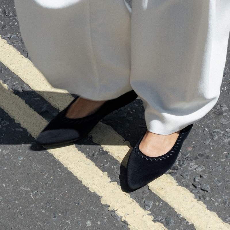 Velvet Whipstitched Ballet Flats (Alasia), Black, EU35 | VIVAIA